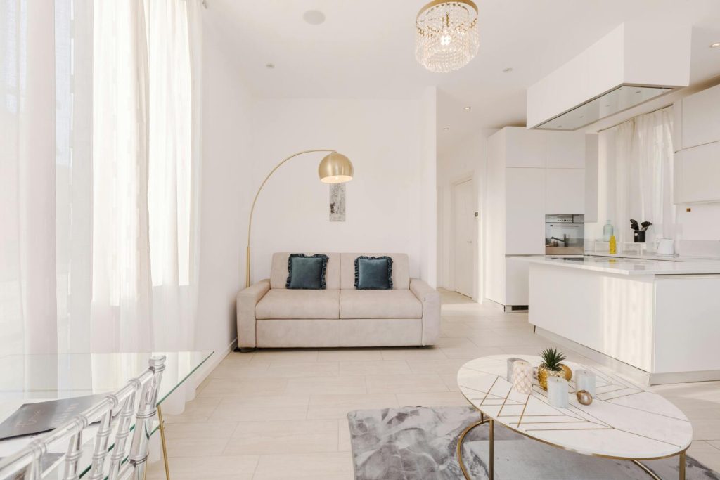 Gaiša dzīvojamā istaba